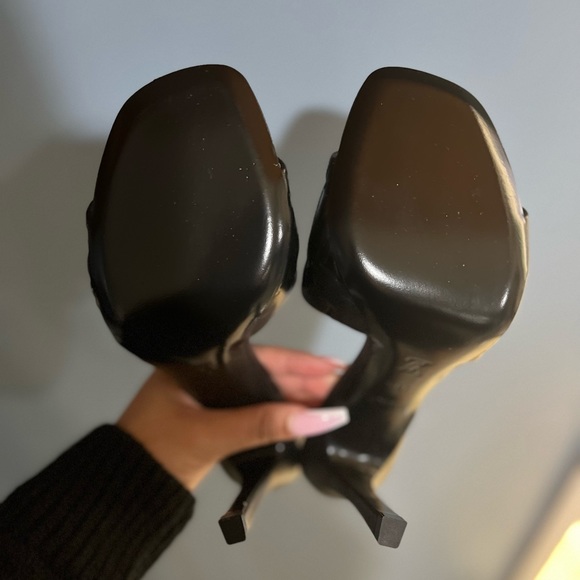 Brand New Louis Vuitton Revival Mule!! - Picture 4 of 4